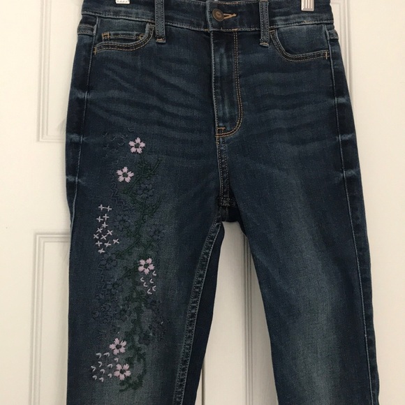 Hollister Jeans - Picture 1 of 8